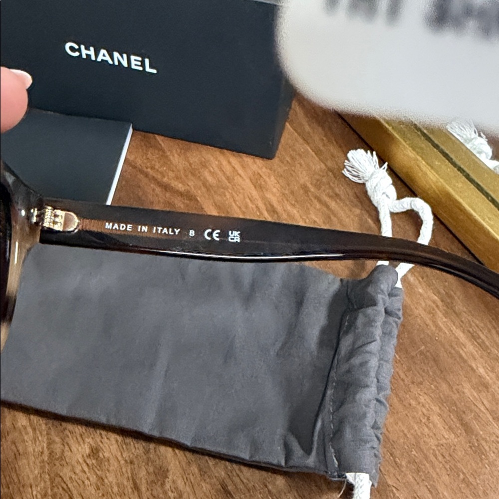 CHANEL Brown Tortoiseshell Sunglasses with Gold Chanel Logo - Picture 7 of 8